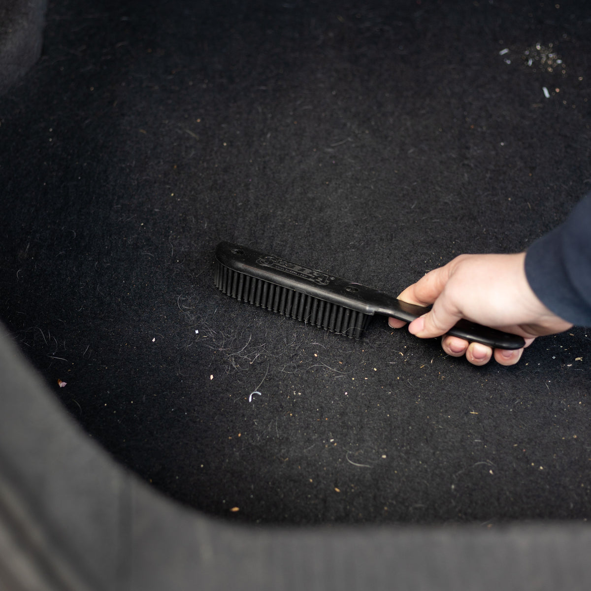 Hero afbeelding Hoe verwijder ik hondenharen uit de bekleding?