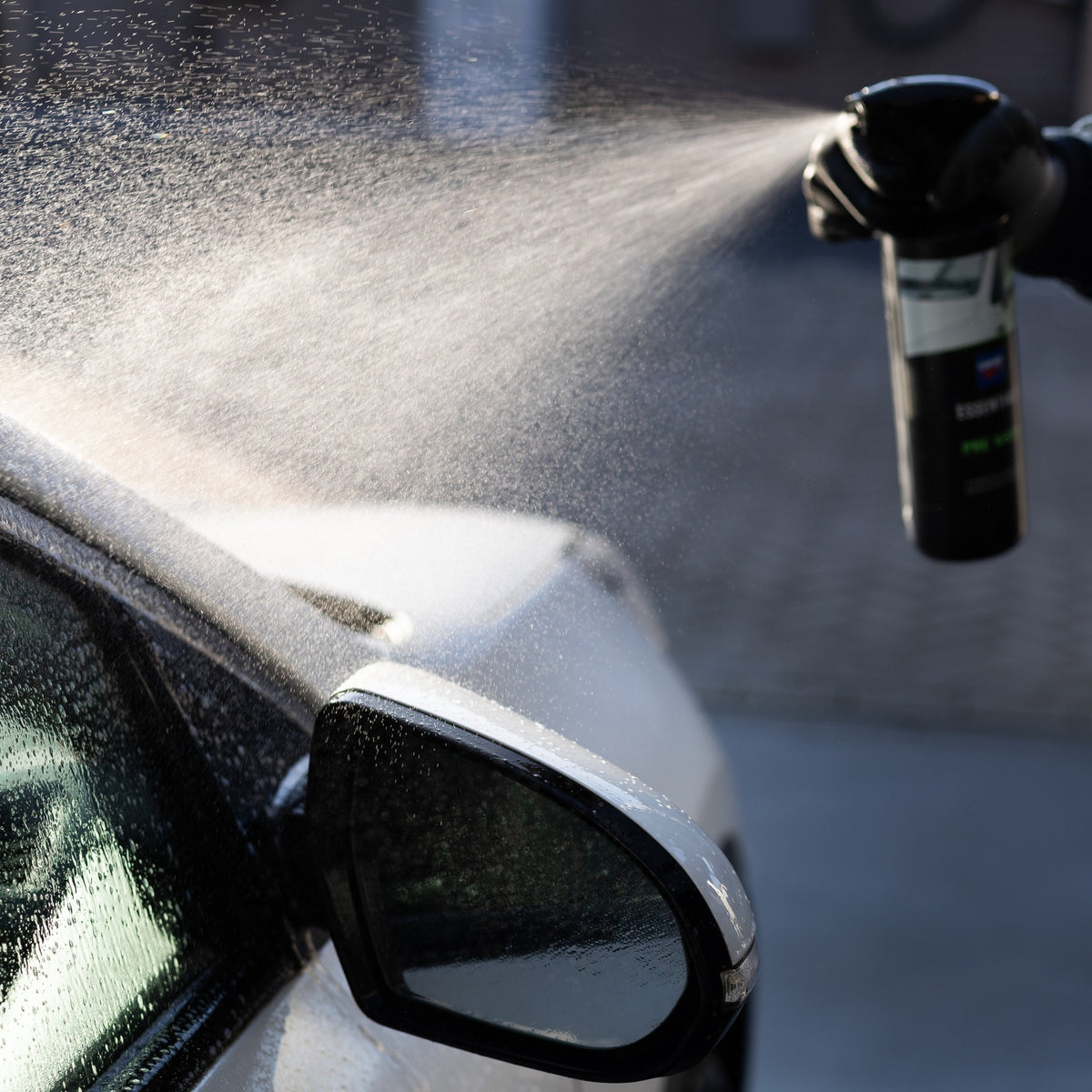 Hero afbeelding Kan ik mijn auto in de zon wassen?