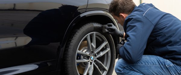 Hero afbeelding Hoe reinig ik mijn autobanden?