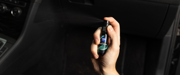 Hero afbeelding Hoe verwijder ik nare geuren uit mijn auto?