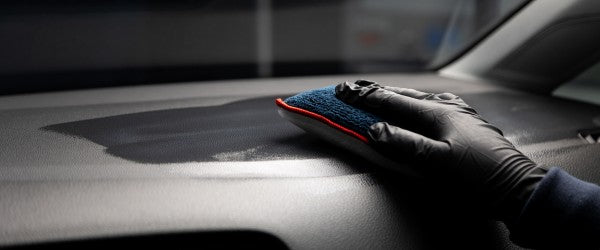 Hoe maak ik een glimmend dashboard dof en anti-reflecterend?