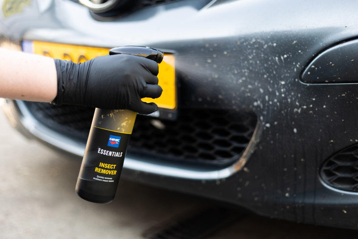 Hero afbeelding Hoe verwijder ik insectenresten van mijn auto?