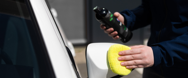 Hero afbeelding Hoe verwijder ik ingedroogde vogelpoep van de lak?