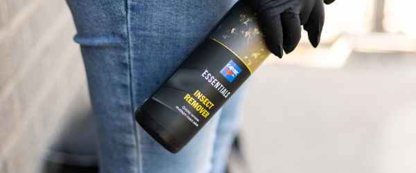 Hero afbeelding Hoe verwijder ik insecten van mijn voorruit?