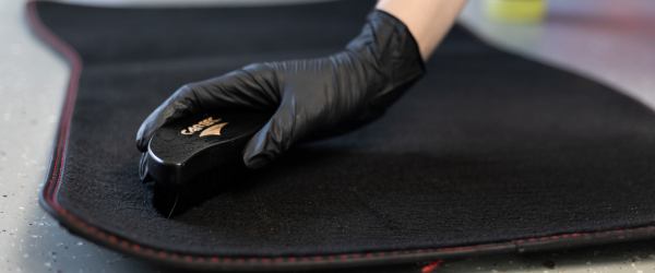 Hero afbeelding Hoe reinig ik de vloerbekleding en automatten?