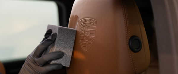 Hero afbeelding Hoe onderhoud en bescherm ik mijn lederen bekleding?