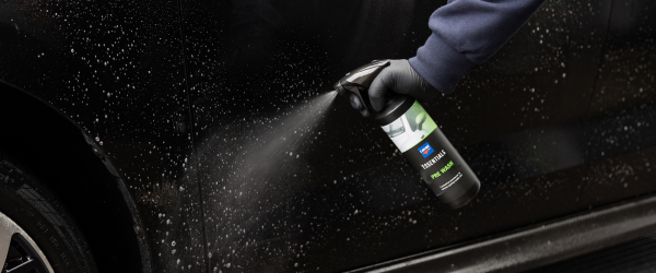 Hoe gebruik ik een pre-wash (voorwas) voor mijn auto?