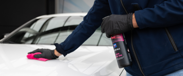 Hoe vaak moet ik mijn auto waxen of sealen?