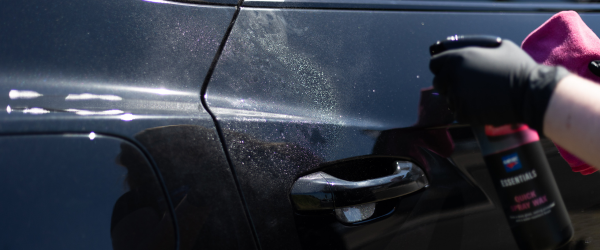 Hero afbeelding Hoe verwijder ik verse vogelpoep van de lak?